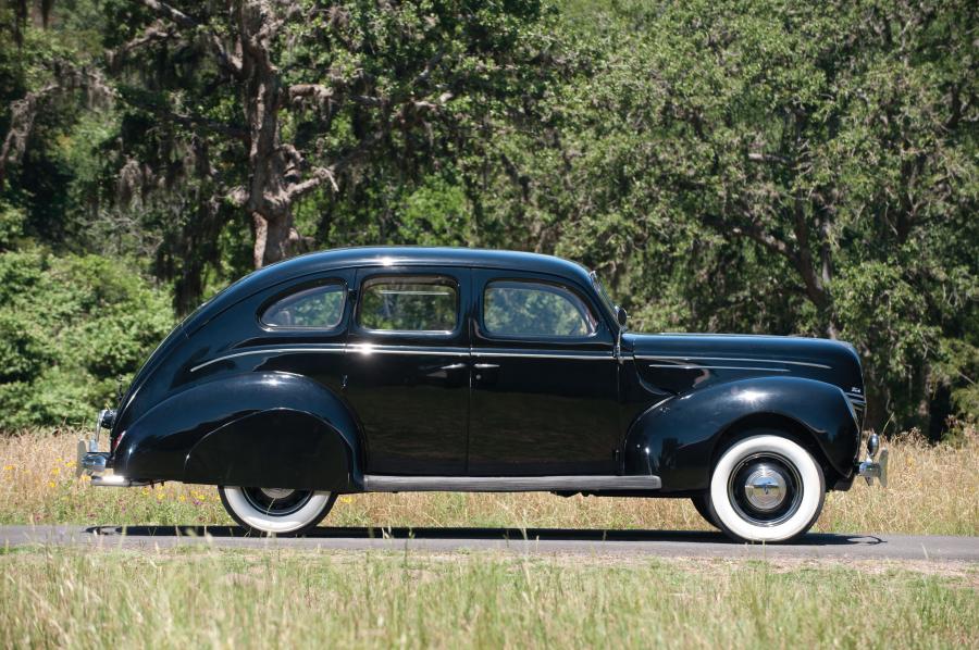  Ford DeLuxe Fordor Sedan 1939 года  (фото 17 из 21)